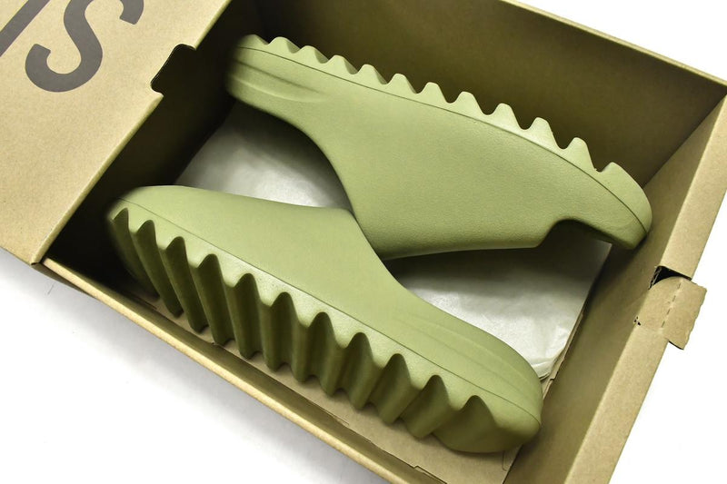Yeezy Slide Resin (2022)