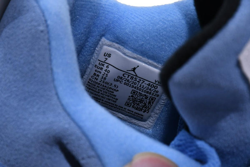Air Jordan 4 University Blue