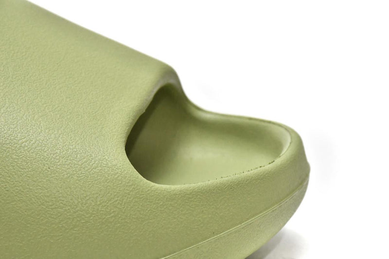 Yeezy Slide Resin (2022)