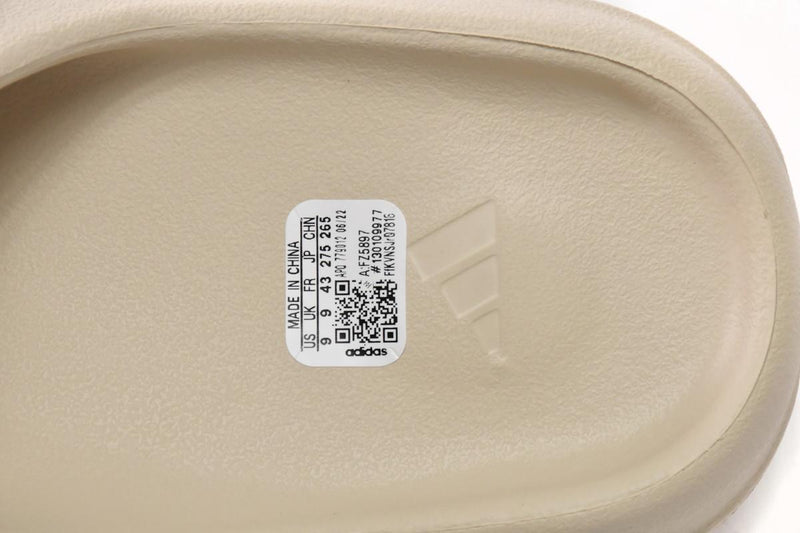 Yeezy Slide Bone (2022)