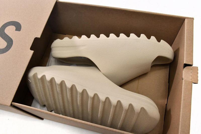 Yeezy Slide Bone (2022)